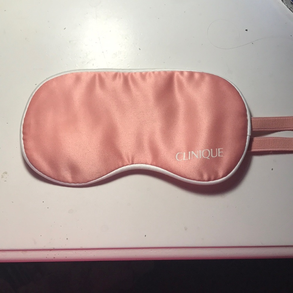 A silk sleeping mask 💕